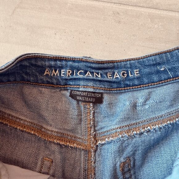American Eagle Comfort Stretch Waistband Highest Rise Mom Short Distressed Denim - Picture 4 of 11